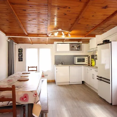 Apartment Spacieux Au Mont-dore : 10 Couchages, Wifi, Proche Thermes, Animaux Acceptes - Fr-1-415-72 *